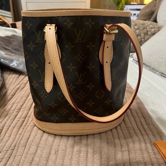 Authentic Louis Vuitton Petit Bucket Bag - EXCELLENT CONDITION - Picture 5 of 15
